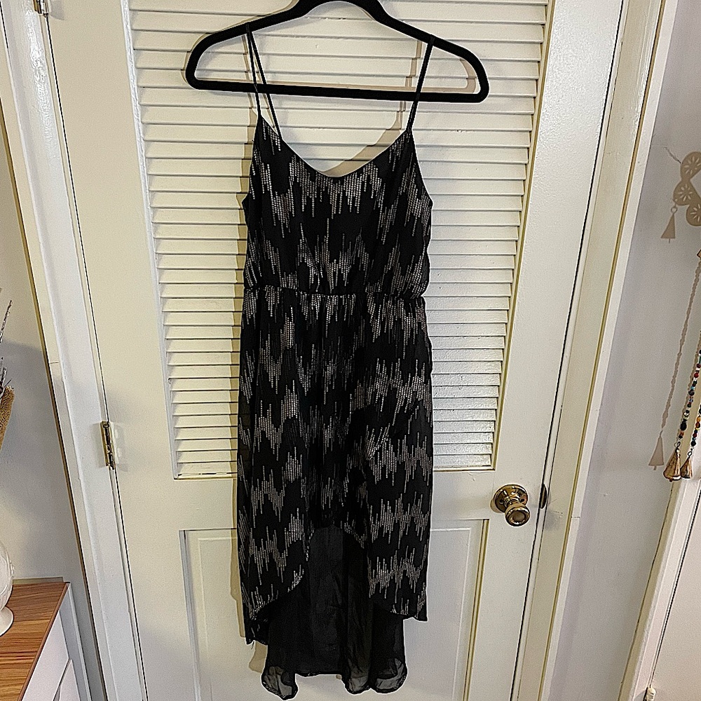 Audrey 3+1 | High Low Metallic Gold & Black Formal Dress Size: M